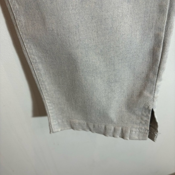 HUE Sz XL Sunwashed Ultra Soft Denim Capri Cropped In Gray Dove NEW WITH TAGS - Picture 3 of 10